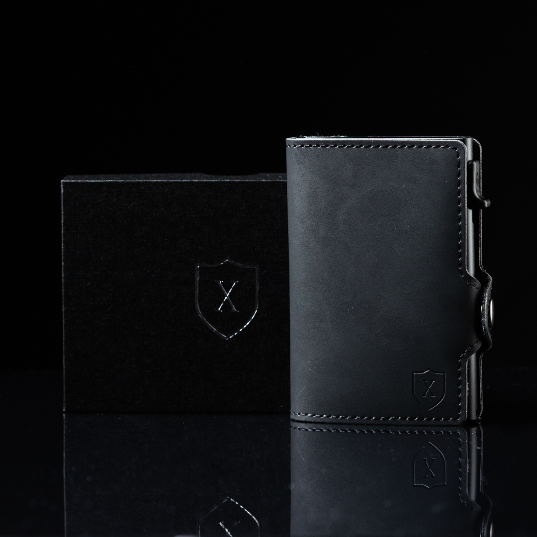 Billetera Xclusive Modelo Deluxe Full Black con su caja de regalo
