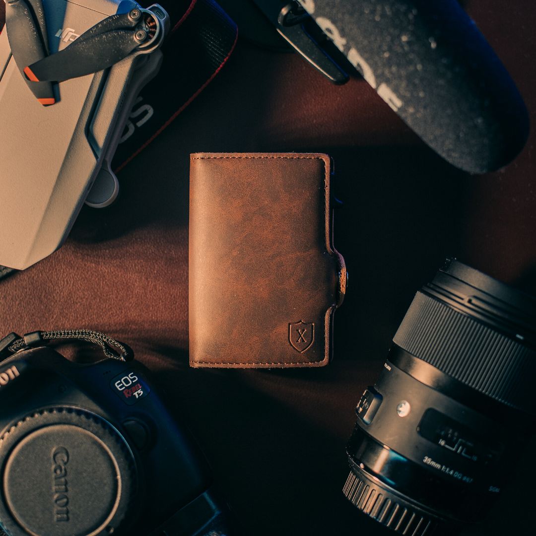 Billetera Xclusive Modelo Deluxe Gold Brown desde el frente sin mostrar tarjetas