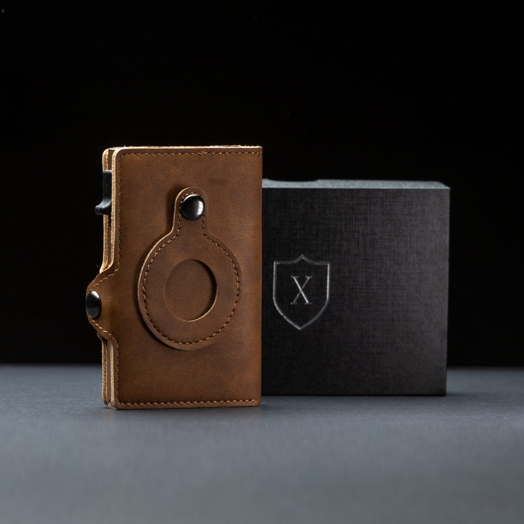 Billetera Xclusive Modelo AirTag Gold Brown con su caja de regalo