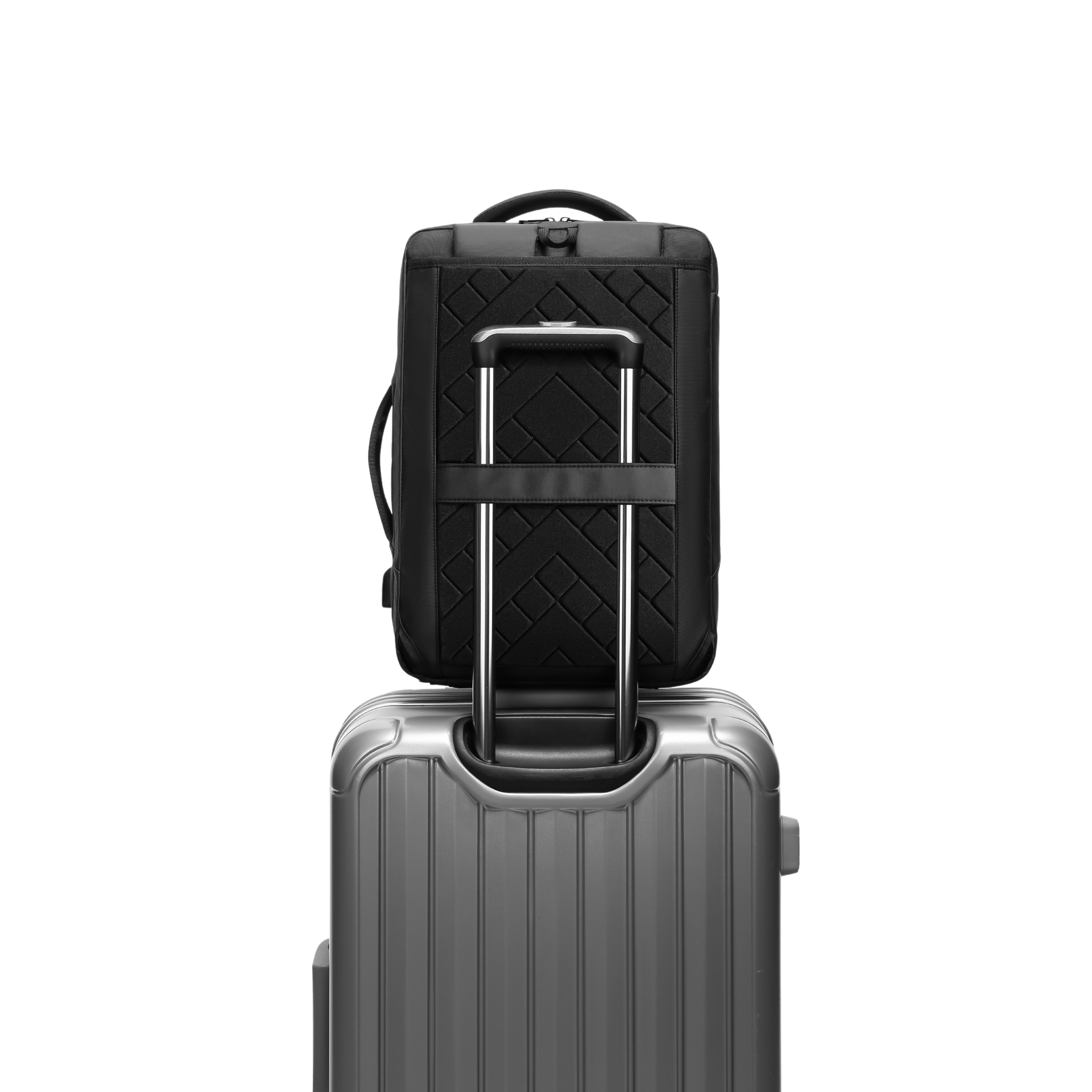 Mochila Xclusive Executive Backpack arriba de una maleta